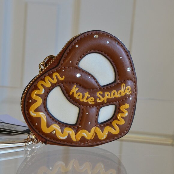 Kate Spade KJ062 NYC Big Apple 3d Pretzel Coin Purse - Picture 1 of 5